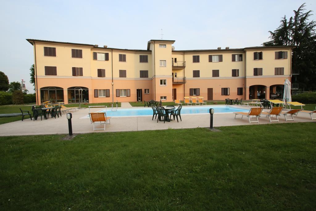 Hotel Le Ville Modena Exterior photo