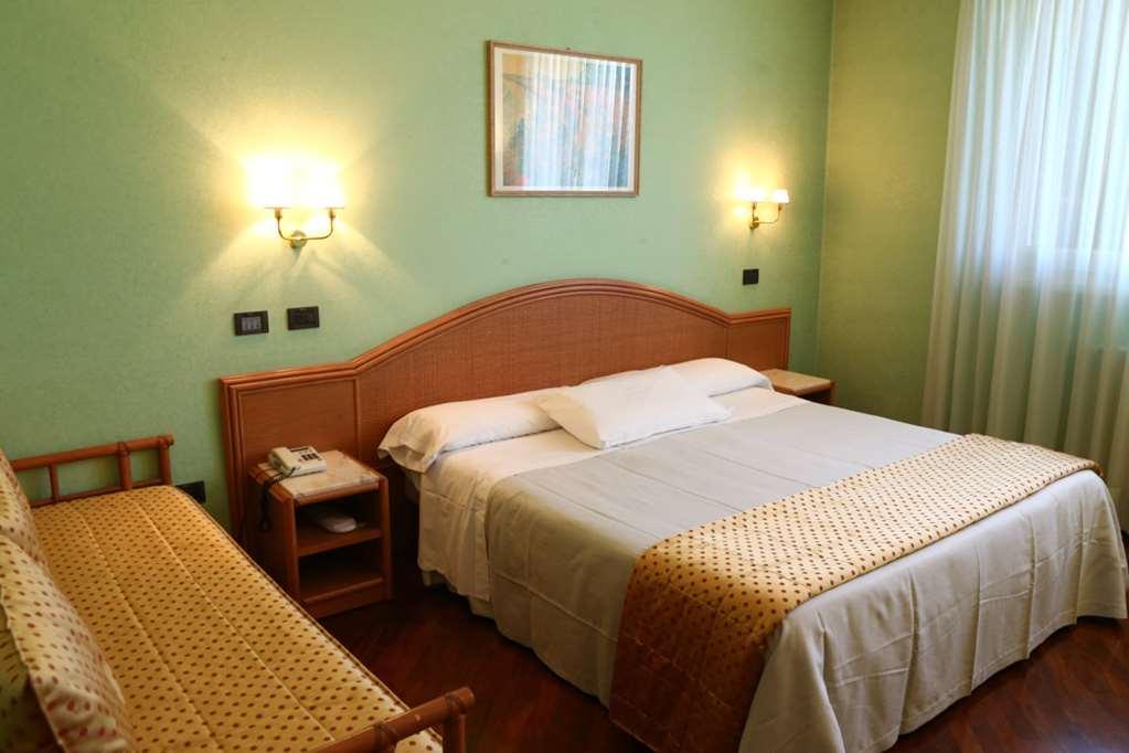 Hotel Le Ville Modena Room photo